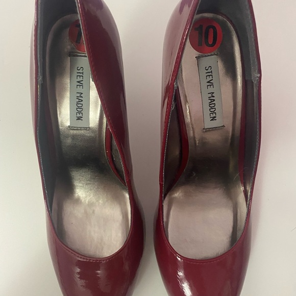 ⭐️ Red Heels - Picture 3 of 6